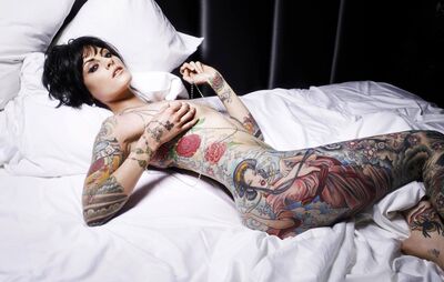 Bild markiert mit: Skinny, Brunette, Art, Sexy Wallpaper, Tattoo