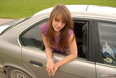 Bild markiert mit: Skinny, Brunette, Car, Cute, Eyes, Sexy Wallpaper