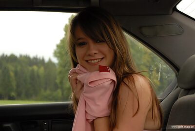 Bild markiert mit: Skinny, Brunette, Car, Cute, Safe for work, Sexy Wallpaper, Smiling