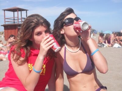 Bild markiert mit: Skinny, Beach, Bikini, Brunette, Caterina, Italian, Sexy Wallpaper, 2 girls, Cute, Tattoo, Tummy