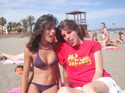 Bild markiert mit: Skinny, Beach, Bikini, Brunette, Caterina, Sexy Wallpaper, 2 girls, Cute, Tummy