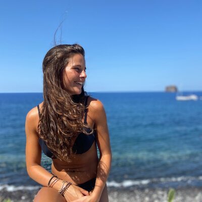 Bild markiert mit: Skinny, Bikini, Brunette, Caterina, Italian, Piercing, Smiling, Cute, Safe for work, Tummy