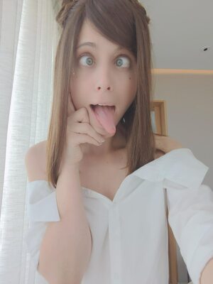 Bild markiert mit: Skinny, Brunette, Chloe Lewis - newchloe18, Canadian, Cute, Eyes, Funny, Tongue