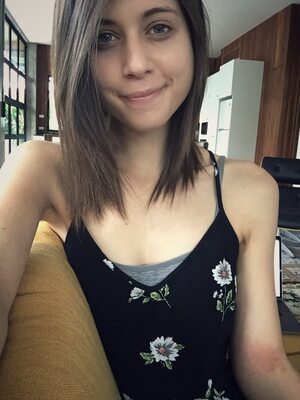 Bild markiert mit: Skinny, Brunette, Chloe Lewis - newchloe18, Canadian, Cute, Safe for work