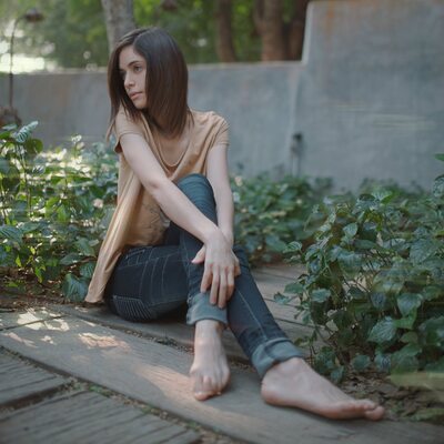 Bild markiert mit: Skinny, Brunette, Chloe Lewis - newchloe18, Canadian, Cute, Feet, Legs, Safe for work