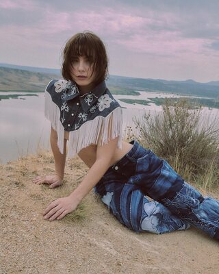 Bild markiert mit: Skinny, Brunette, Clara Galle, Nature, Spanish, Celebrity - Star, Cute