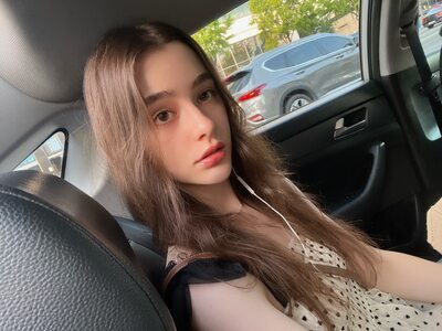 Bild markiert mit: Skinny, Brunette, Dasha Taran, Car, Cute, Eyes, Mouth, Russian, Safe for work, Sexy Wallpaper