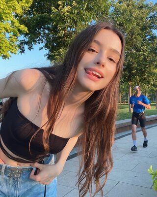 Bild markiert mit: Skinny, Brunette, Dasha Taran, Cute, Eyes, Russian, Safe for work, Smiling, Tongue