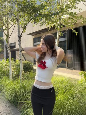 Bild markiert mit: Skinny, Brunette, Dasha Taran, Cute, Lingerie, Russian, Safe for work, Smiling, Tummy