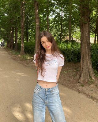 Bild markiert mit: Skinny, Brunette, Dasha Taran, Cute, Nature, Piercing, Russian, Safe for work, Smiling, Tummy