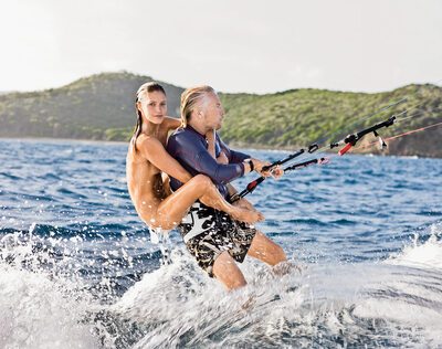 Bild markiert mit: Skinny, Brunette, Denni Parkinson, Richard Branson, Celebrity - Star, Cute, English, Eyes, Feet, Kitesurf, Legs, Sexy Wallpaper, South African, Sport