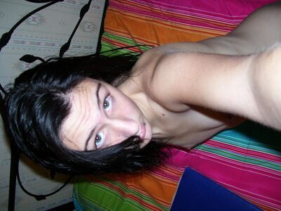 Bild markiert mit: Skinny, Brunette, Eyes, Piercing, Selfie, Sexy Wallpaper, Flat chested, Small Tits