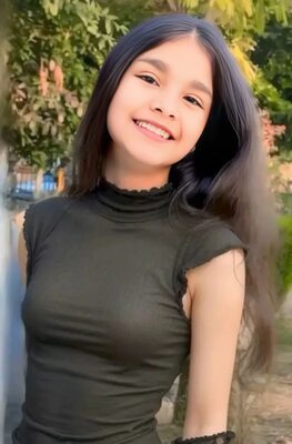 Bild markiert mit: Skinny, Brunette, Eyes, Smiling, What is her name, Cute