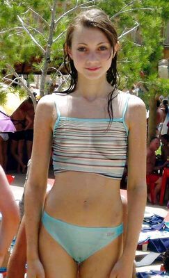 Bild markiert mit: Skinny, Brunette, Eyes, What is her name, Cameltoe, Cute, Small Tits, Tummy