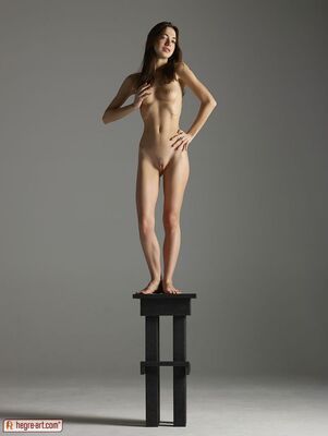 Bild markiert mit: Skinny, Brunette, Hegre Art, Kiki, Monumental, Legs, Small Tits