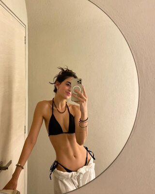 Bild markiert mit: Skinny, Brunette, Julia Trevino, Bikini, Cute, Mirror, Selfie, Smiling, Tummy