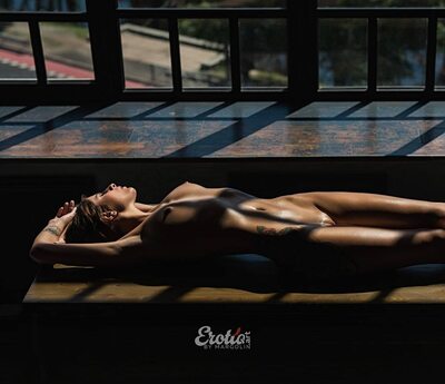 Bild markiert mit: Skinny, Brunette, Legs, Russian, Sexy Wallpaper, Svetlana Nikonchuk, Boobs, Tattoo, Tummy