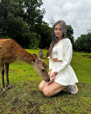 Bild markiert mit: Skinny, Brunette, Lera Buns - Valeriia Makusheva - Valeria Titova, Cute, Deer, Legs, Nature, Russian