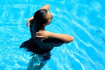 Bild markiert mit: Skinny, Brunette, MET Art, Neciee, Venice Lei, Cute, Pool, Safe for work
