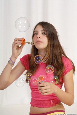 Bild markiert mit: Skinny, Brunette, Roberta, WeAreLittleStars.com, Cute