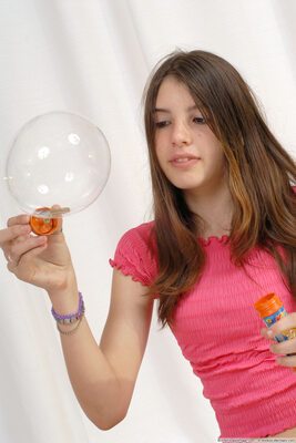 Bild markiert mit: Skinny, Brunette, Roberta, WeAreLittleStars.com, Cute