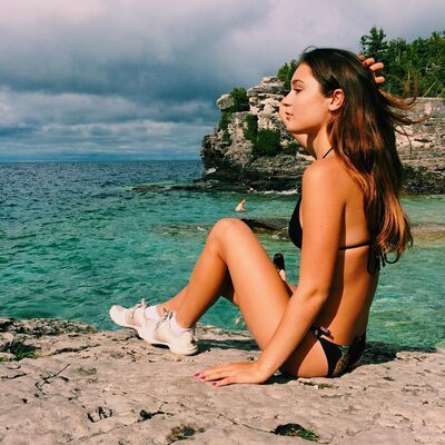 Bild markiert mit: Skinny, Brunette, Sophi Knight, Beach, Bikini, Canadian, Cute, Legs, Nature