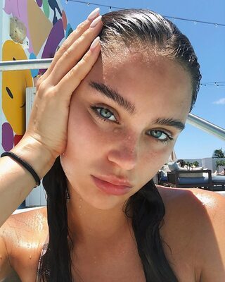 Bild markiert mit: Skinny, Brunette, Canadian, Eyes, Sophi Knight, Wet, Close-up, Cute, Face, Safe for work