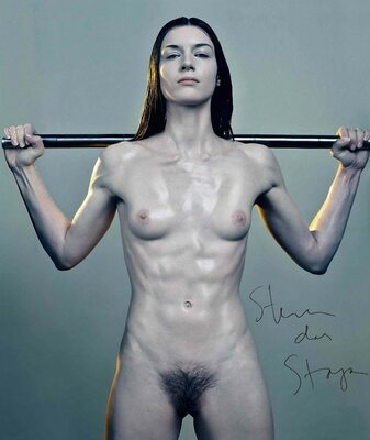 Bild markiert mit: Skinny, Brunette, Stoya, Fit, Flat chested, Hairy, Small Tits, Sport, Tummy