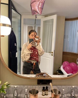 Bild markiert mit: Skinny, Brunette, Thylane Blondeau, Celebrity - Star, Cute, French, Safe for work, Selfie