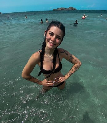 Bild markiert mit: Skinny, Brunette, kendlebutterworth, Beach, Bikini, Braid, Cute, Smiling, Tattoo