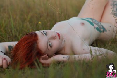 Bild markiert mit: Skinny, Eyes, Nature, Redhead, Sexy Wallpaper, SuicideGirls, Cute, Small Tits, Tattoo