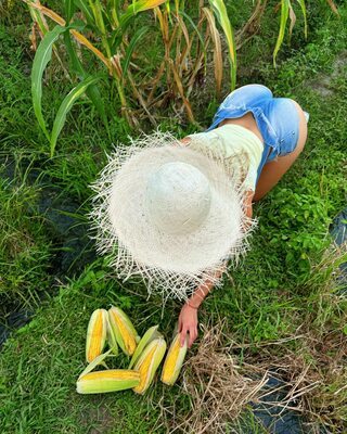 Bild markiert mit: Skinny, Lera Buns - Valeriia Makusheva - Valeria Titova, Ass - Butt, Hat, Nature, Russian