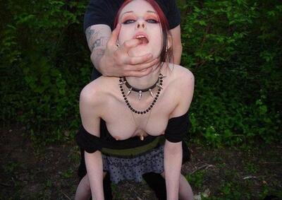 Bild markiert mit: Skinny, Liz Vicious, Redhead, Sexy Wallpaper, Small Tits