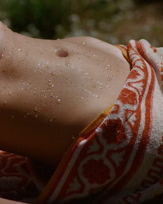 Bild markiert mit: Skinny, Russian, Victoria Kosenkova, Close-up, Tummy, Wet